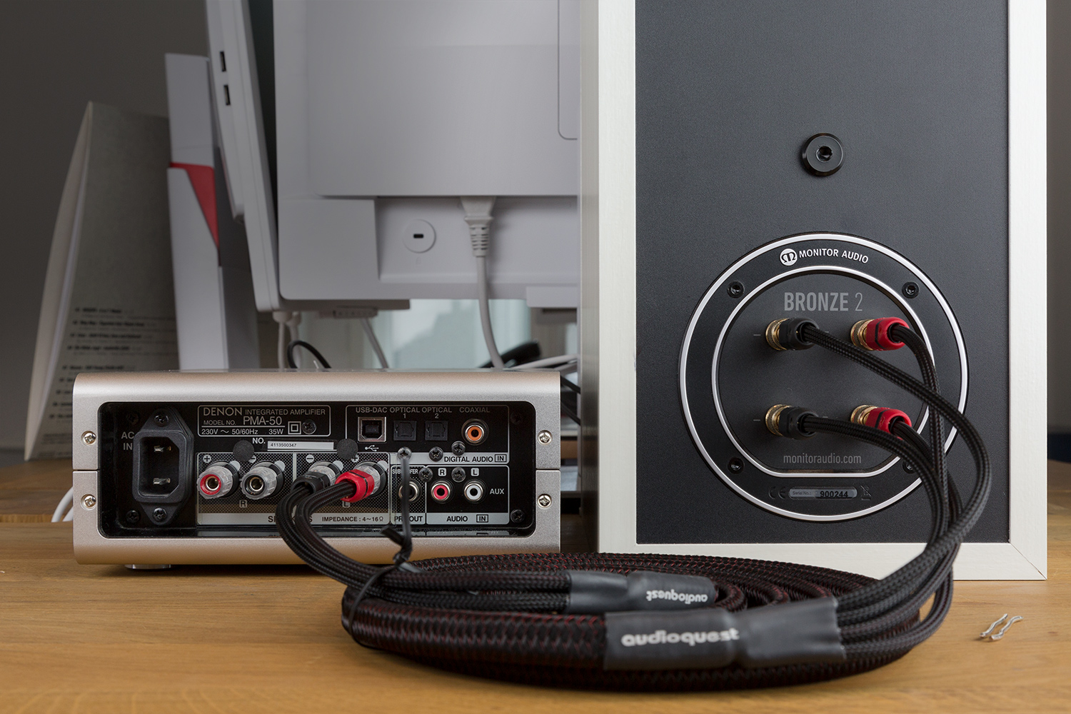 Das Bi-Wiring verbindet den Verstärker und den Lautsprecher mit vier Anschlüssen